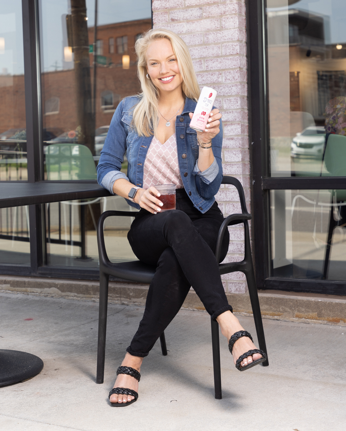 Kathryn Dougherty ’09 Fin & Econ hit the restart button on her career when she realized a  passion for  entrepreneurship. She is the founder and CEO of Spritz Tea,  a line of non- alcoholic spritzer drinks that come in four flavors.
